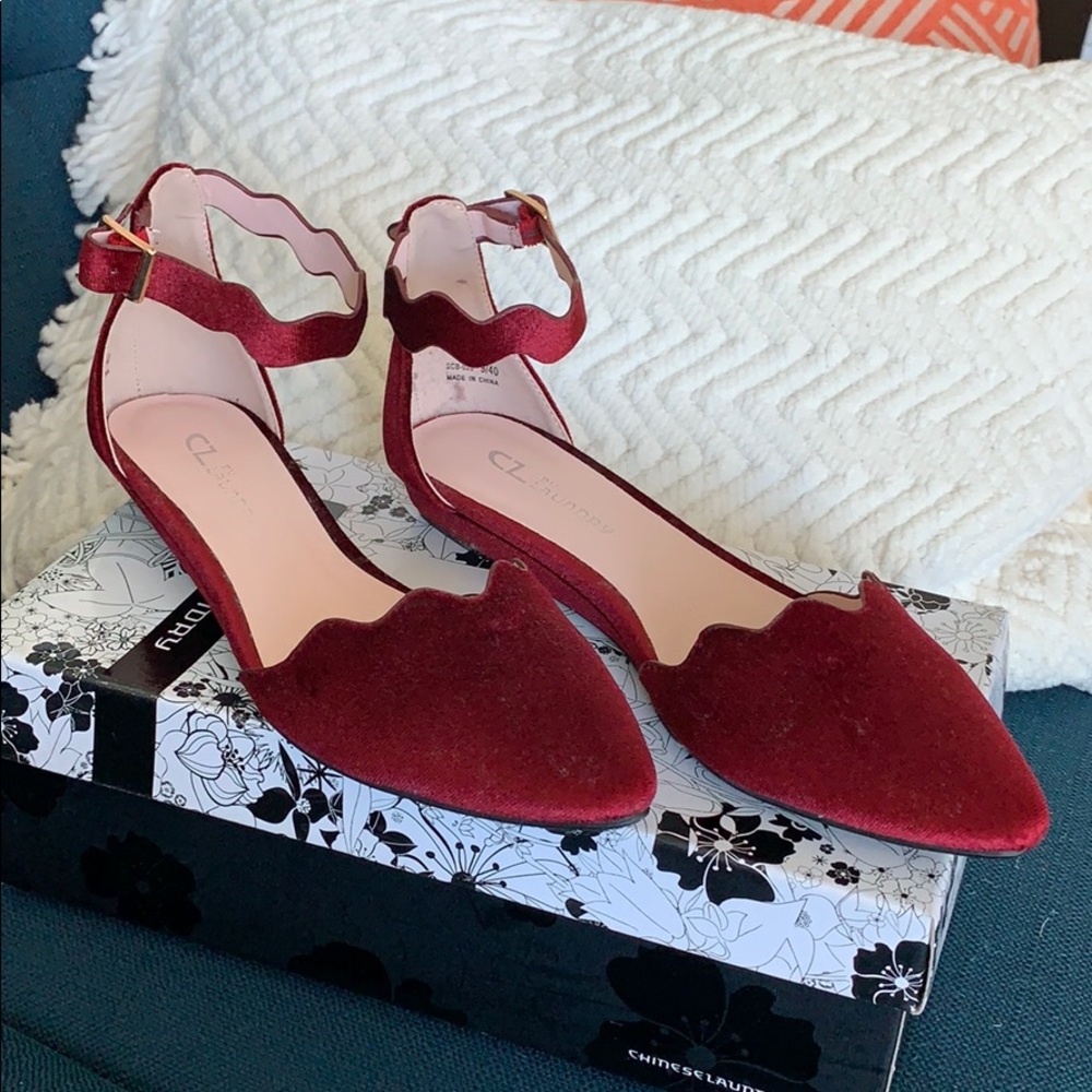Velvet Chinese Laundry NWT Scalloped Flats Wine
